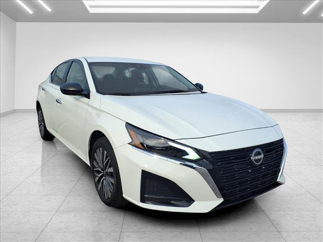 Used 2025 Nissan Altima 2.5 SV AWD/4WD image 2