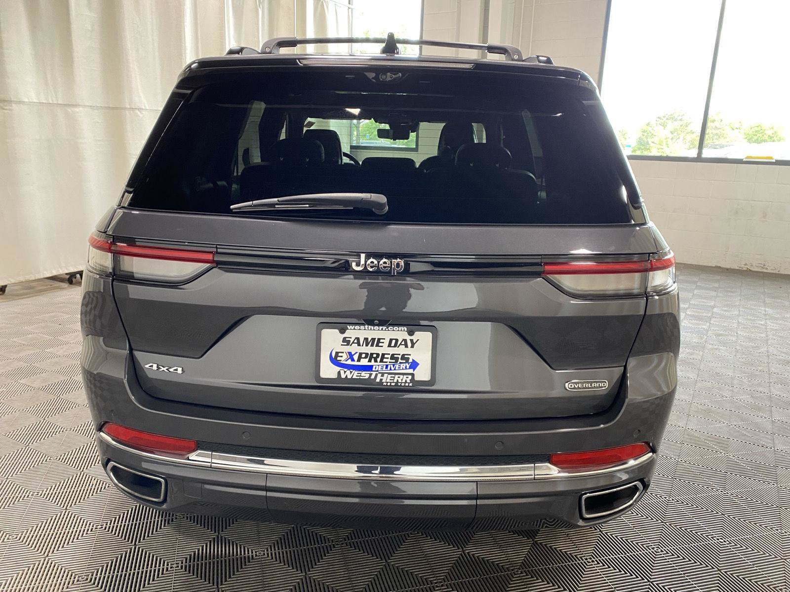 Used 2024 Jeep Grand Cherokee Overland w/ Luxury Tech Group IV AWD/4WD image 11