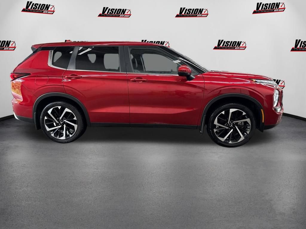Used 2024 Mitsubishi Outlander AWD image 4
