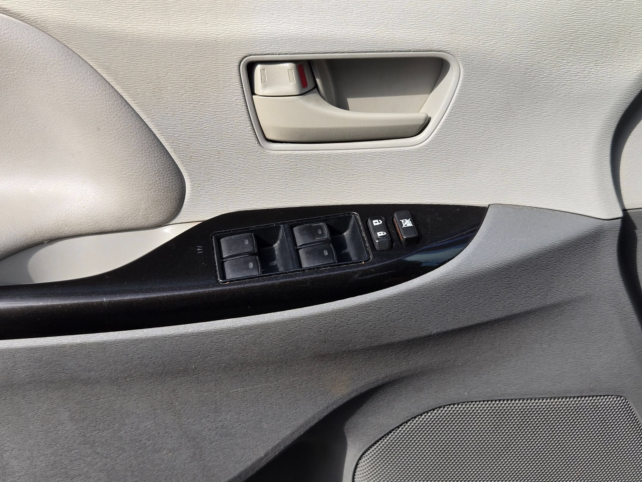 Used 2013 Toyota Sienna LE FWD image 11