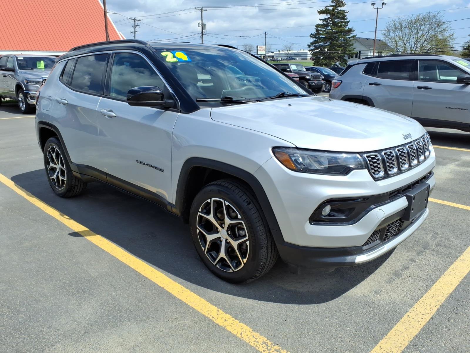 Used 2024 Jeep Compass Limited AWD/4WD image 3
