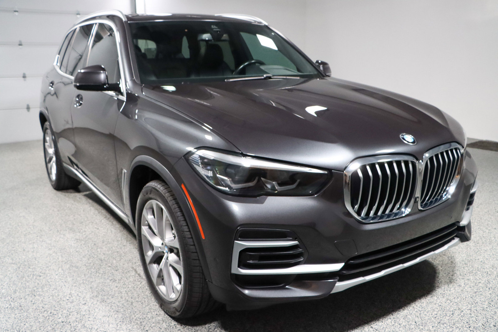 Used 2022 BMW X5 sDrive40i w/ Parking Assistance Package image 5