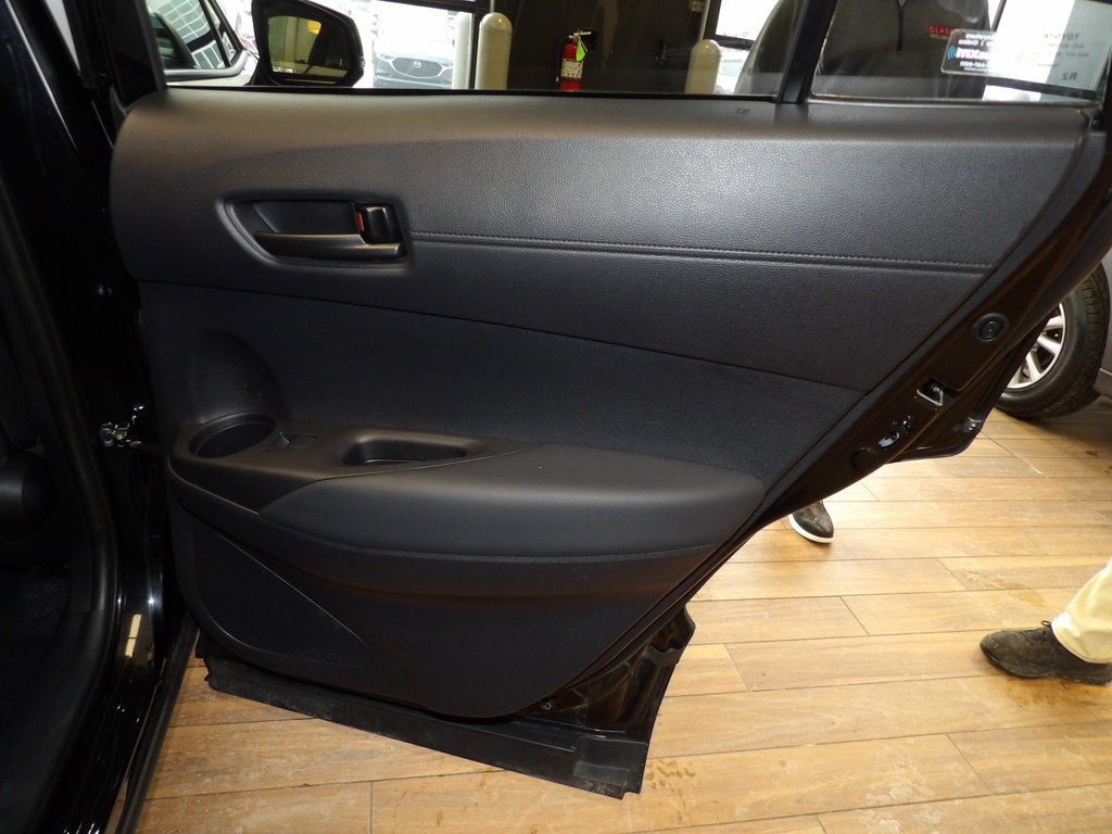 Used 2025 Toyota Corolla Cross LE image 15