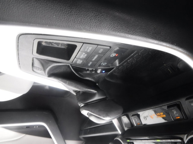 Used 2020 Toyota RAV4 XLE Premium image 19