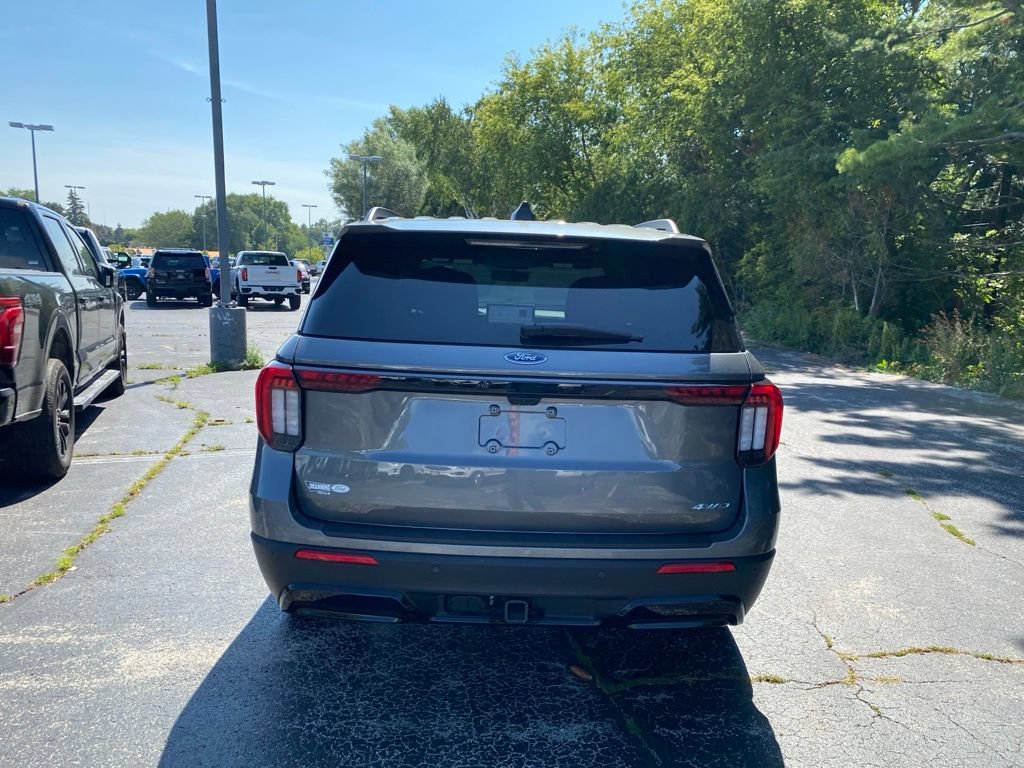 New 2026 Ford Explorer ST-Line w/ ST-Line Street Pack AWD/4WD image 6
