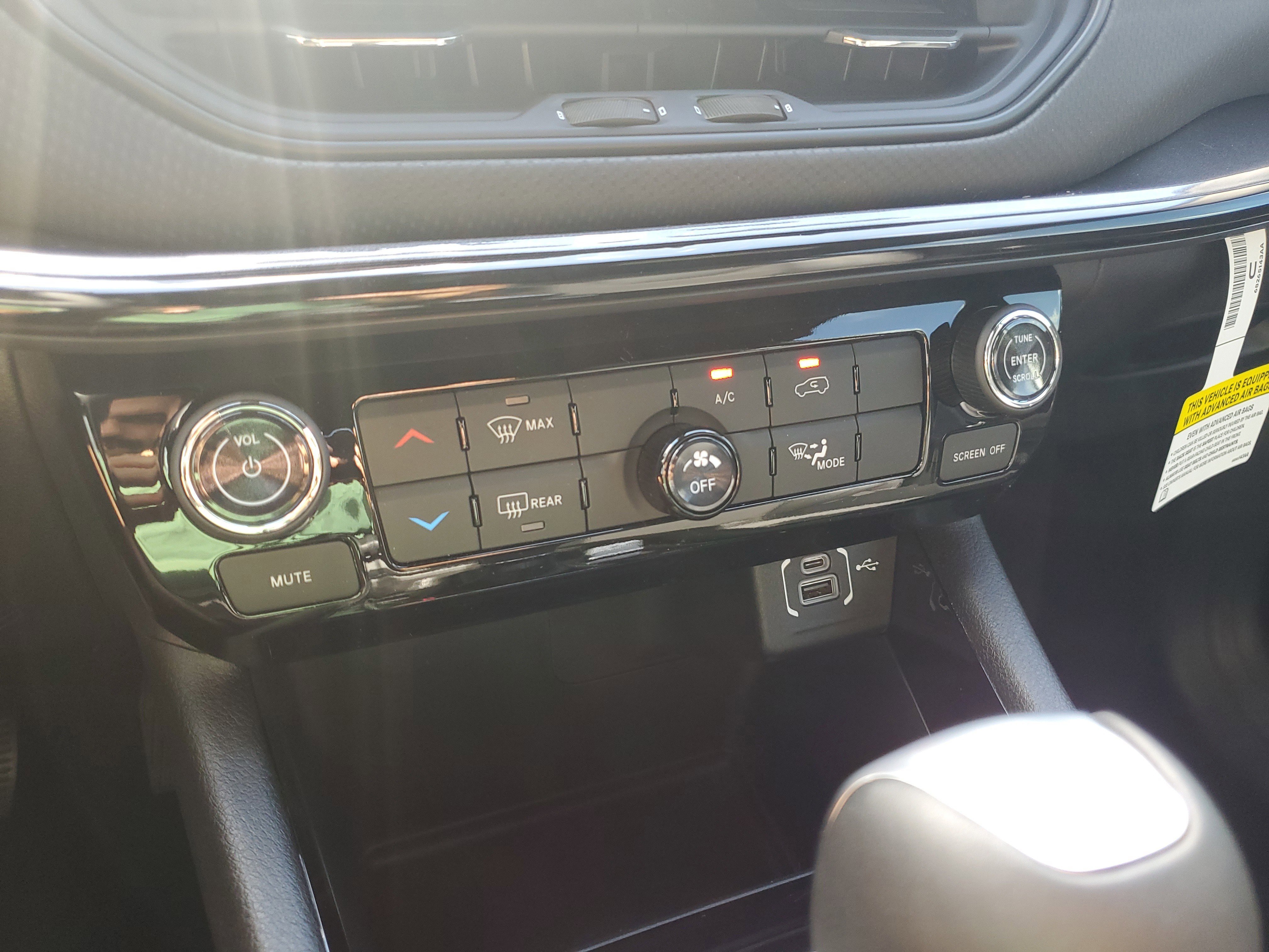 New 2026 Jeep Compass Latitude image 16