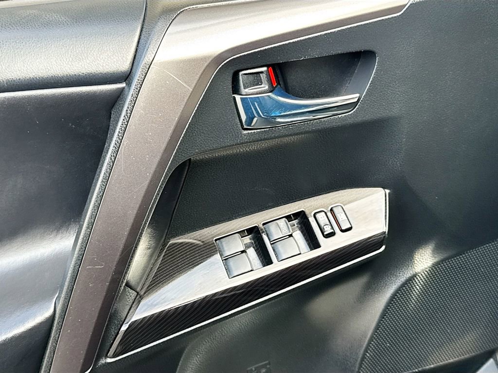 Used 2017 Toyota RAV4 SE image 26