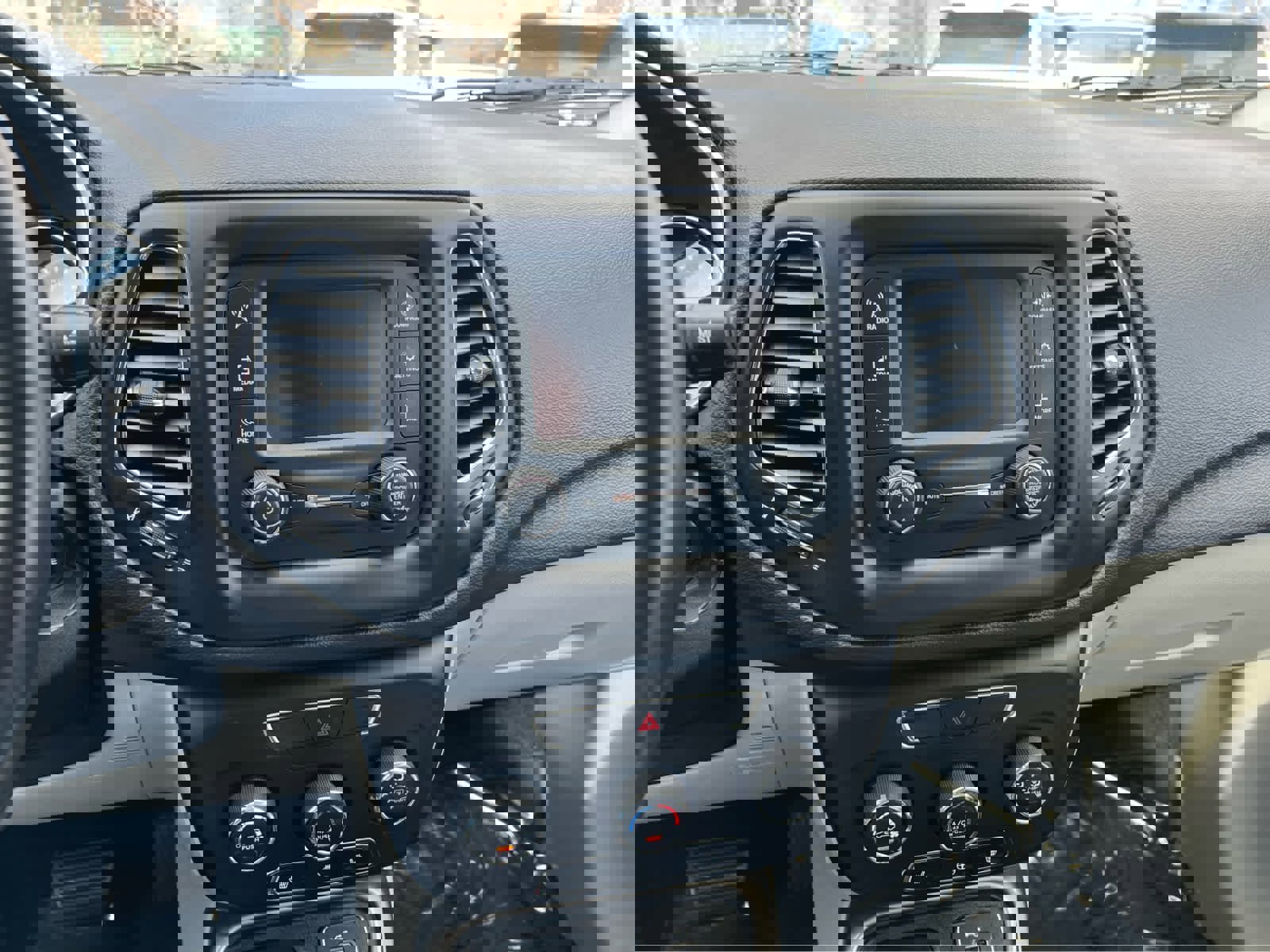 Used 2017 Jeep Compass Latitude w/ Cold Weather Group image 34