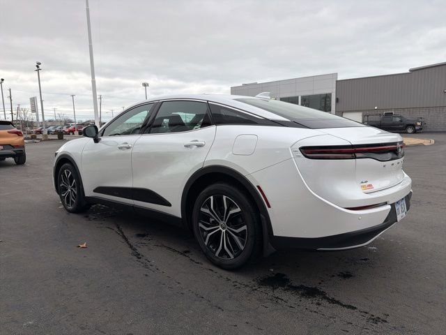 Used 2023 Toyota Crown Limited image 5