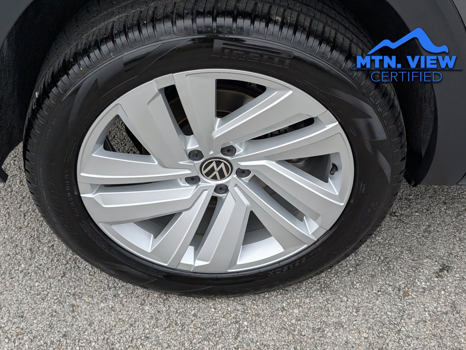 Used 2023 Volkswagen Atlas Cross Sport SE image 32