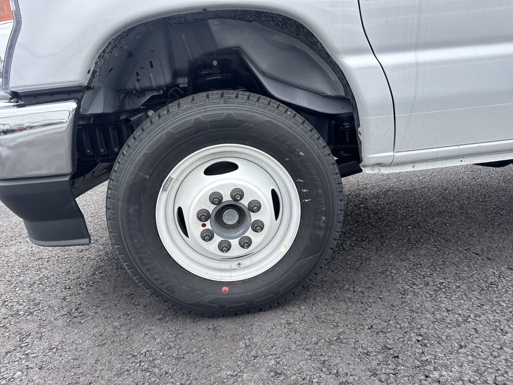 New 2025 Ford E-450 and Econoline 450 Super Duty w/ Driver's Safety Package image 25