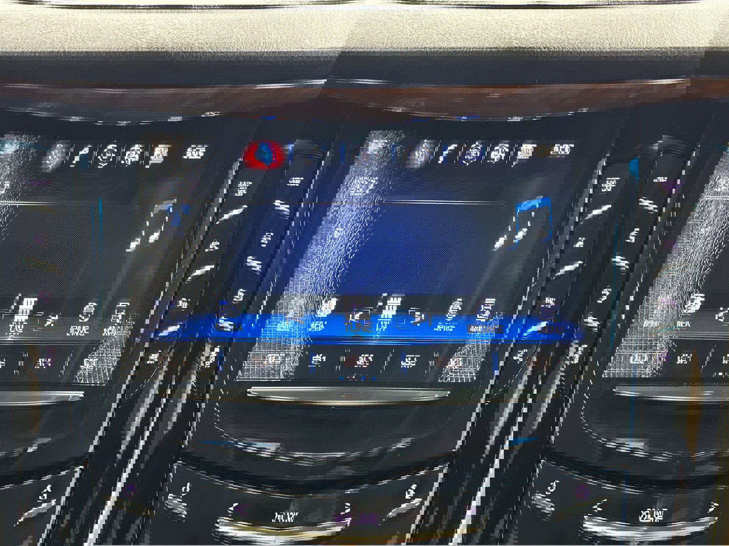 Used 2019 Cadillac Escalade Luxury AWD/4WD image 5