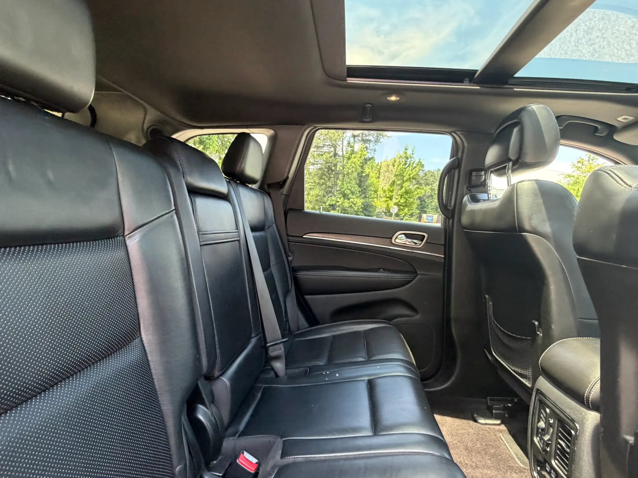 Used 2017 Jeep Grand Cherokee Limited w/ Luxury Group II AWD/4WD image 21