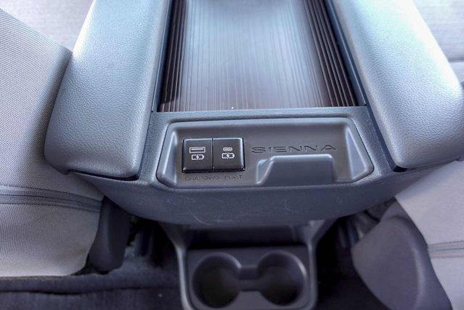 Certified 2021 Toyota Sienna LE FWD image 25