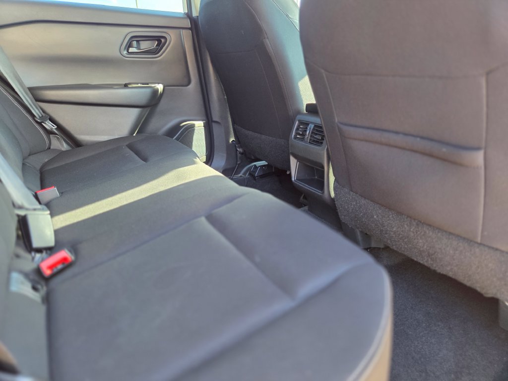 Used 2024 Nissan Rogue S AWD/4WD image 11