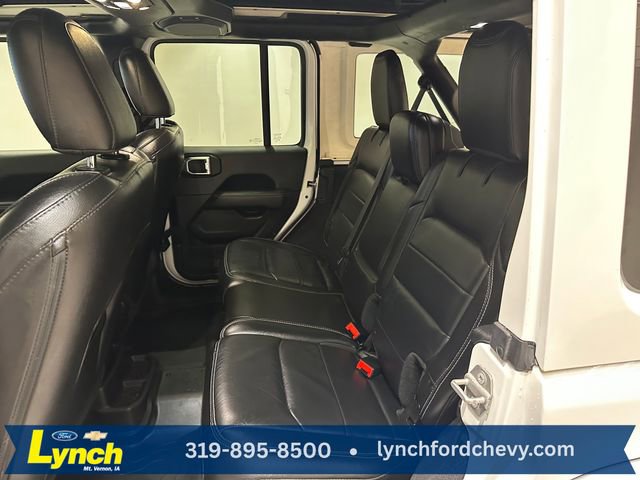 Used 2018 Jeep Wrangler Unlimited Sahara w/ Cold Weather Group AWD/4WD image 17
