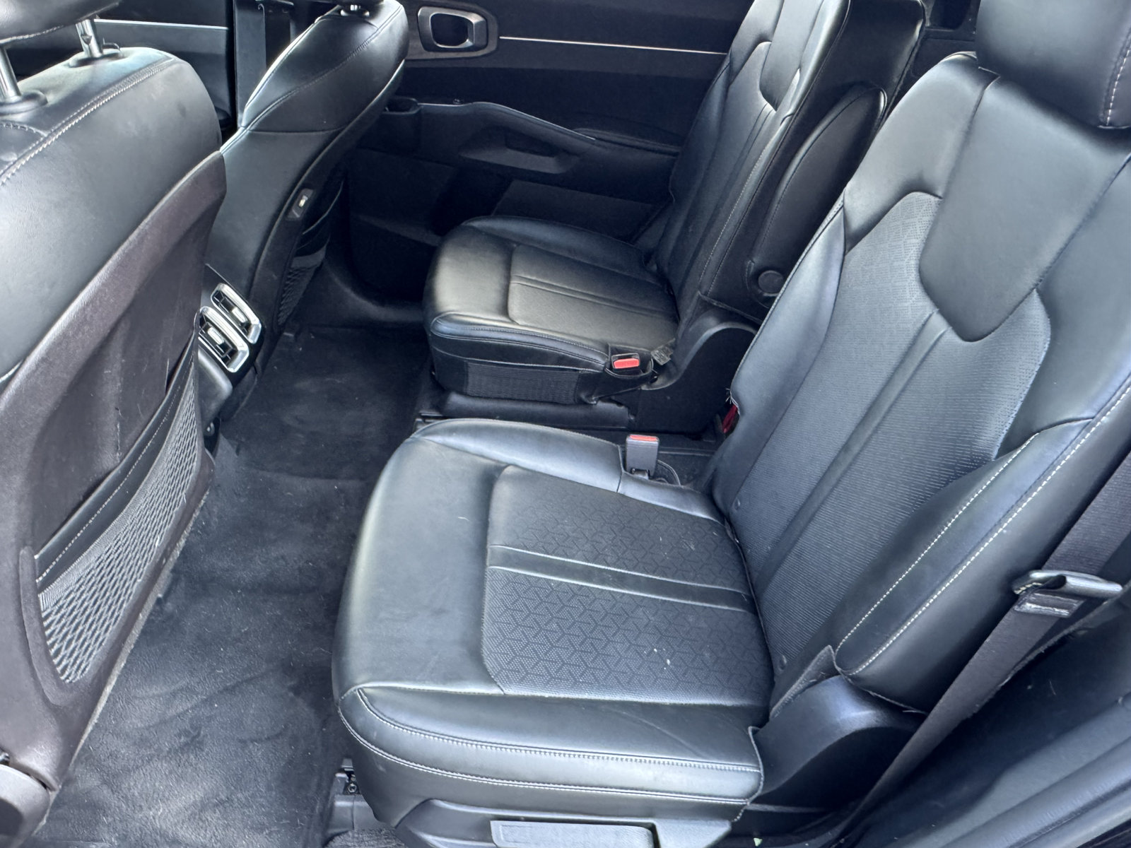 Used 2021 Kia Sorento EX FWD image 22
