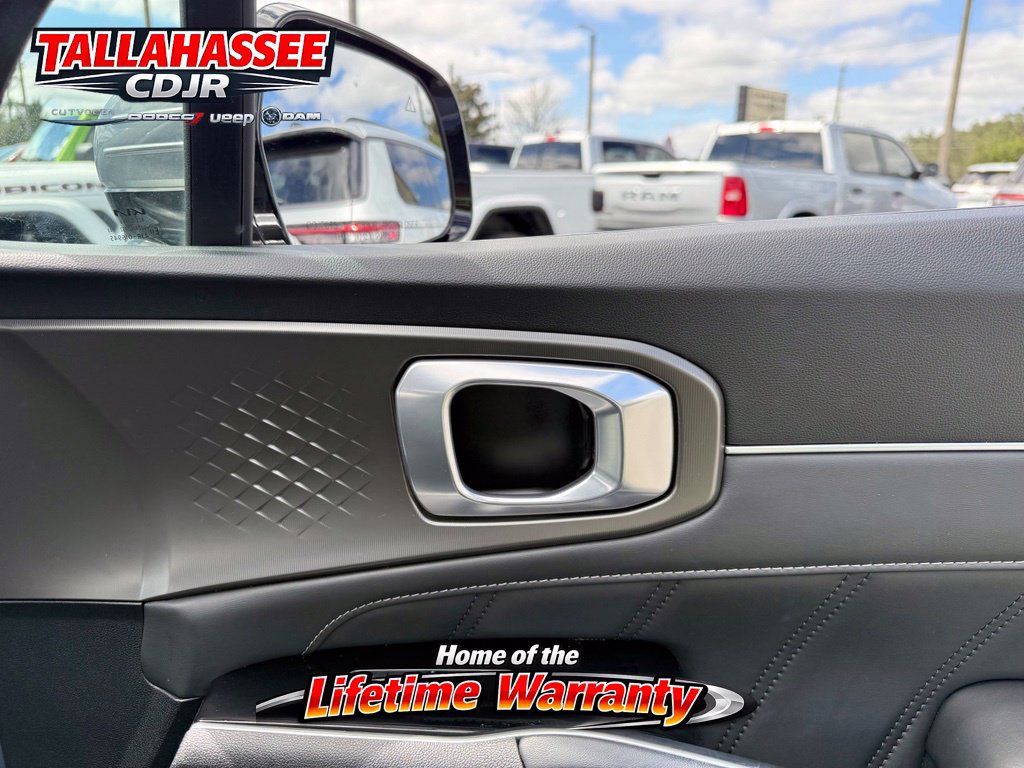 Used 2025 Kia Sorento SX FWD image 39