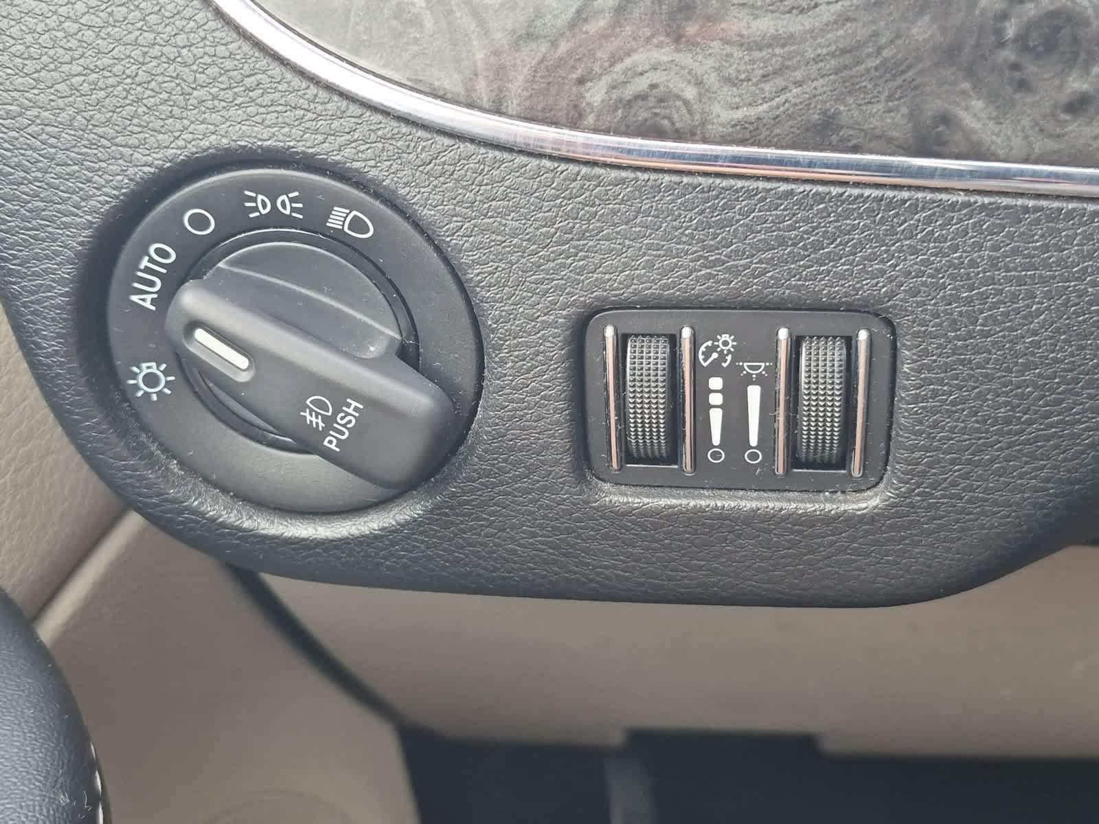 Used 2014 Chrysler Town & Country Touring-L w/ Driver Convenience Group FWD image 26