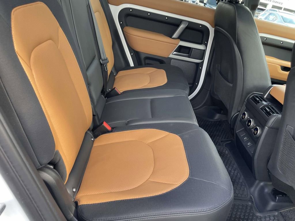 Used 2024 Land Rover Defender 110 X-Dynamic SE image 18