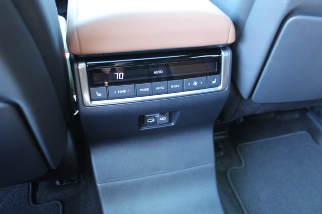Used 2025 Lexus GX 550 w/ Accessory Package (Z1) AWD/4WD image 31