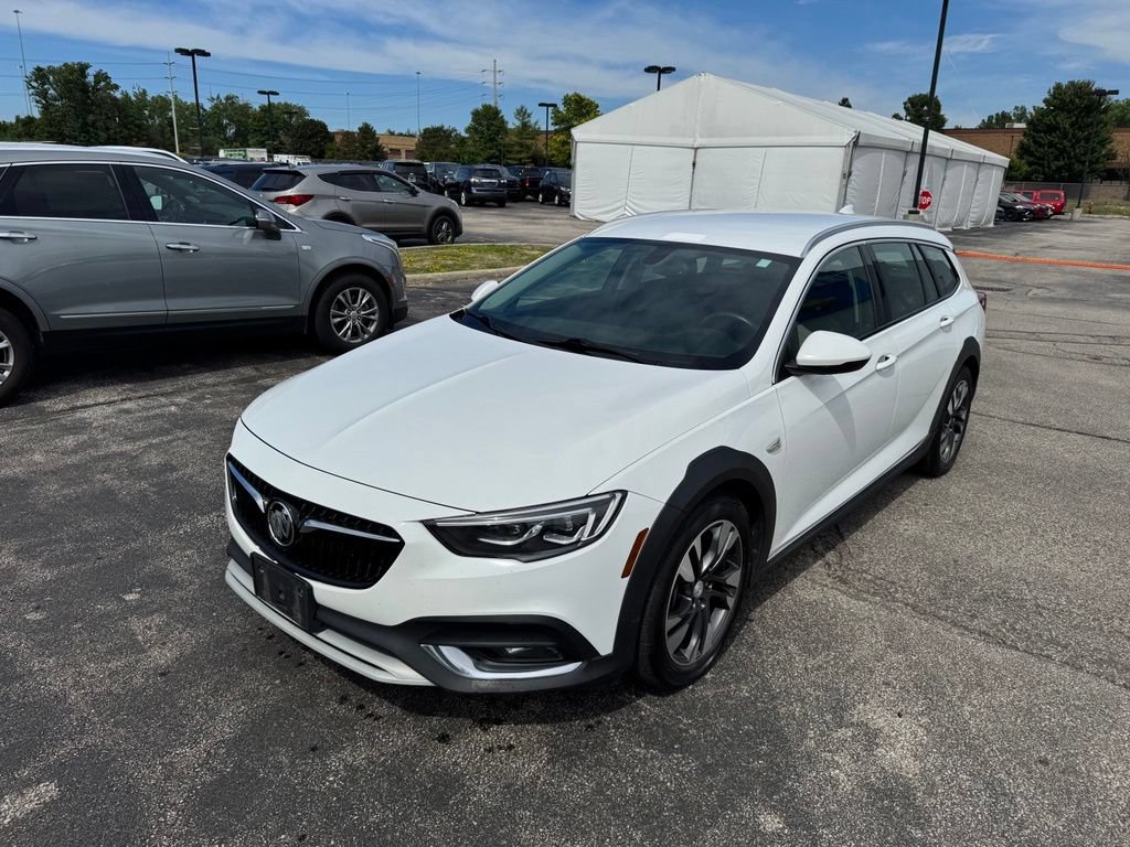 Used 2018 Buick Regal Essence w/ Driver Confidence Package #1 AWD/4WD image 3