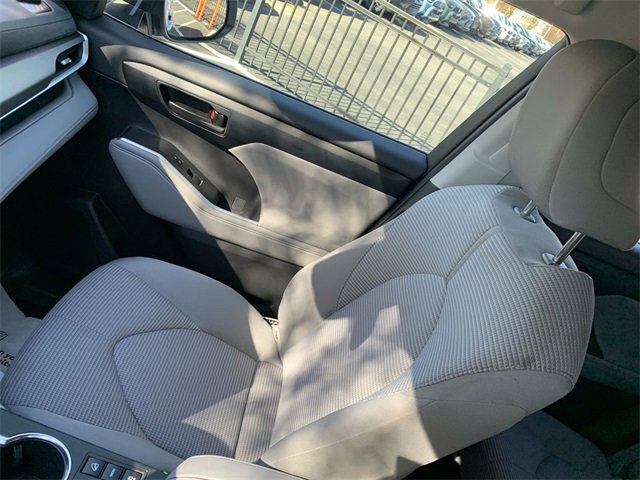 Certified 2023 Toyota Highlander L image 29