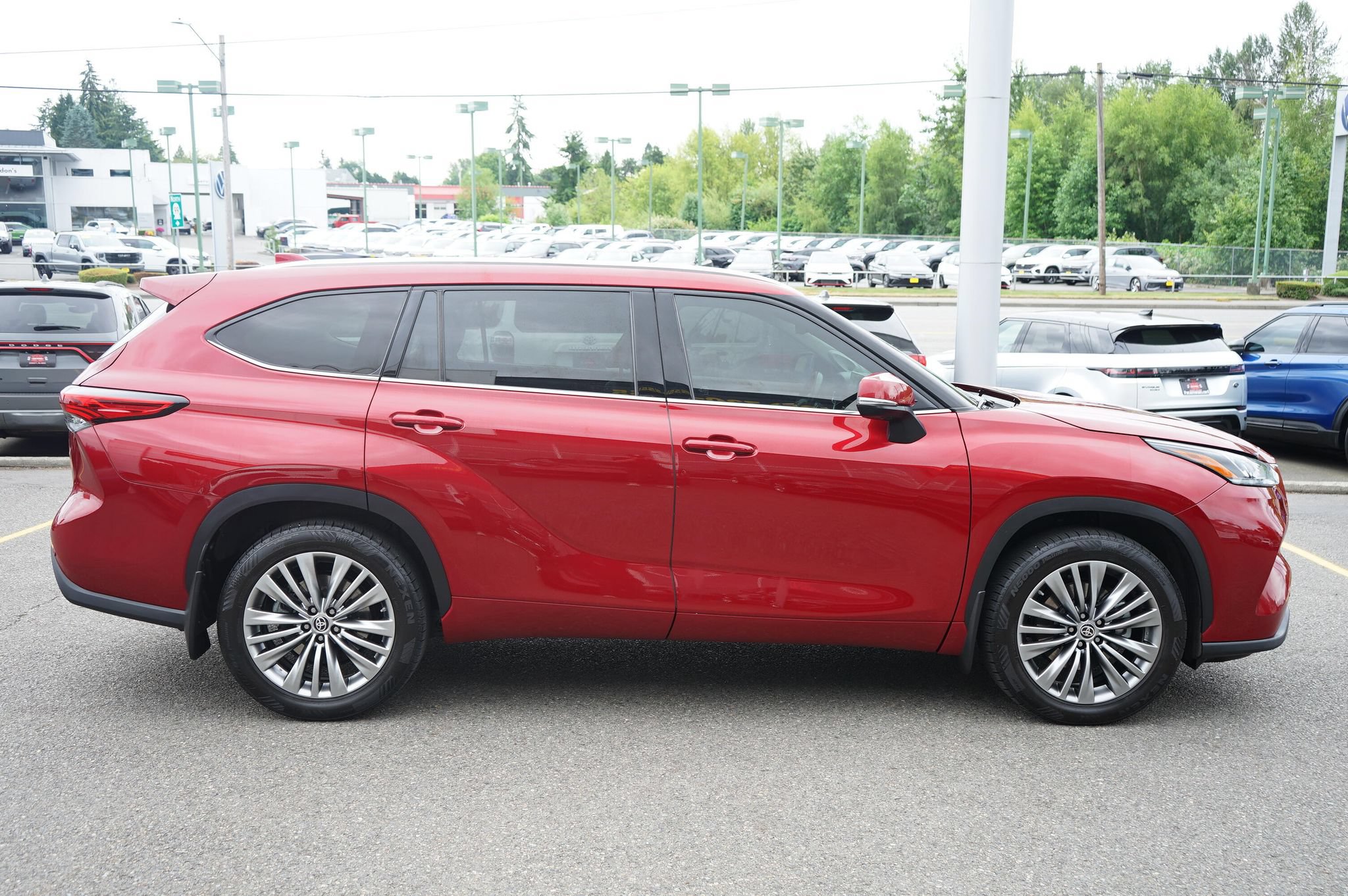 Used 2022 Toyota Highlander Platinum AWD/4WD image 6
