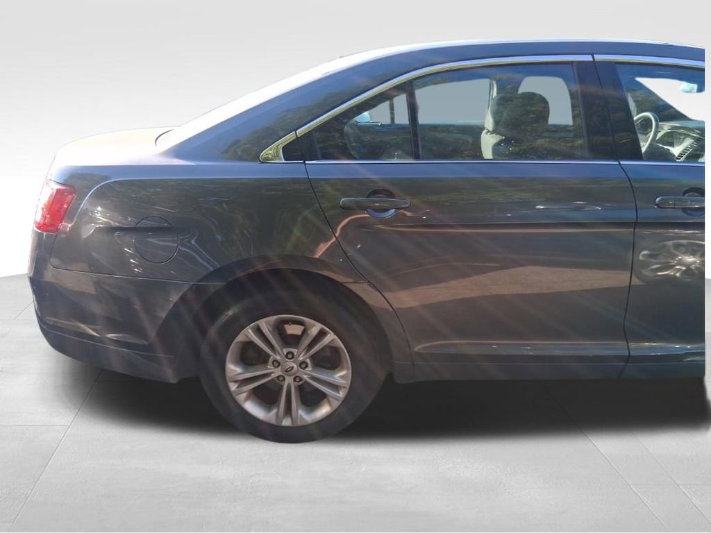 Used 2018 Ford Taurus SEL w/ Equipment Group 201A FWD image 4