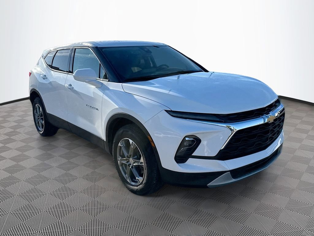 Used 2023 Chevrolet Blazer LT image 3