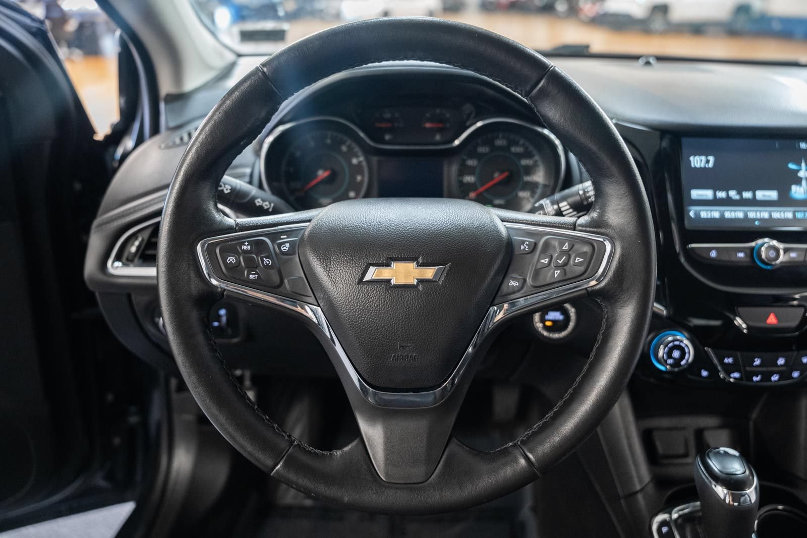 Used 2018 Chevrolet Cruze Premier FWD image 32