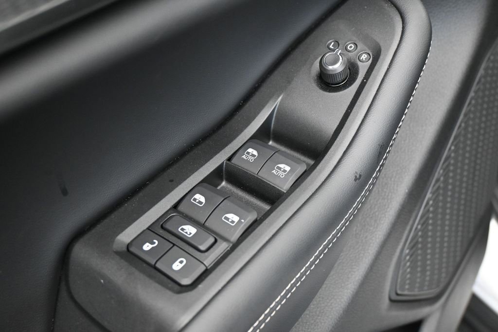 Used 2025 Jeep Grand Cherokee Laredo X RWD image 14