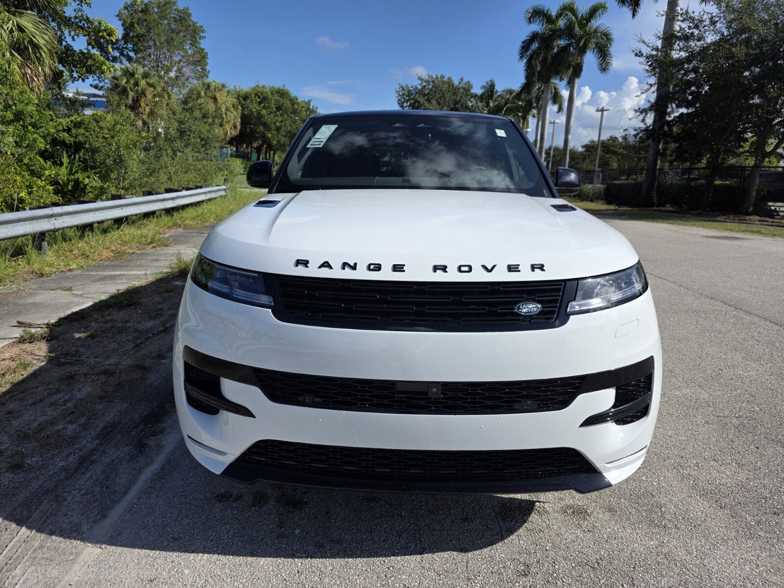 New 2027 Land Rover Range Rover Sport Dynamic SE AWD/4WD image 8