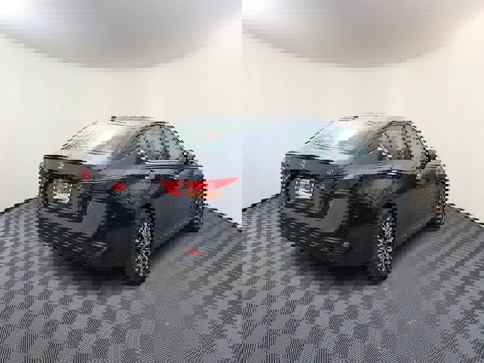 Used 2024 Nissan Altima 2.5 SV image 5