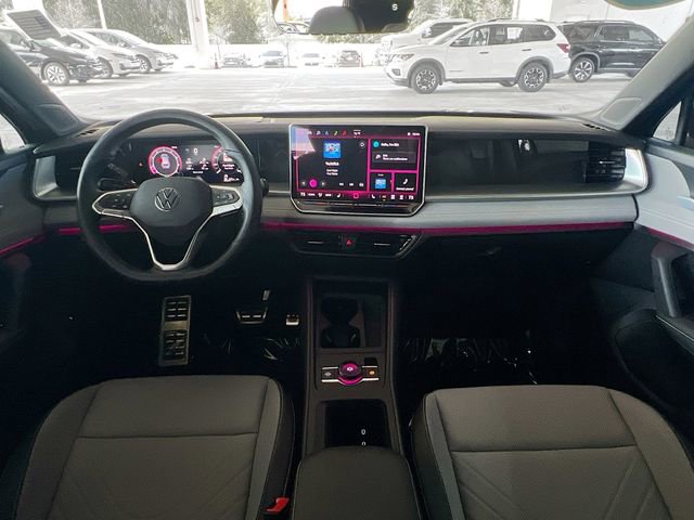 Used 2025 Volkswagen Tiguan SE R-Line image 28