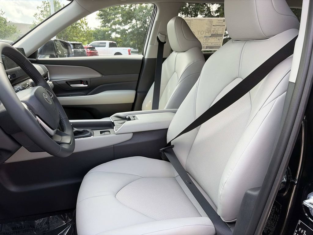 New 2026 Toyota Grand Highlander FWD image 29