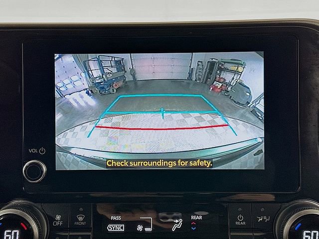 Used 2024 Toyota Highlander XLE AWD/4WD image 16