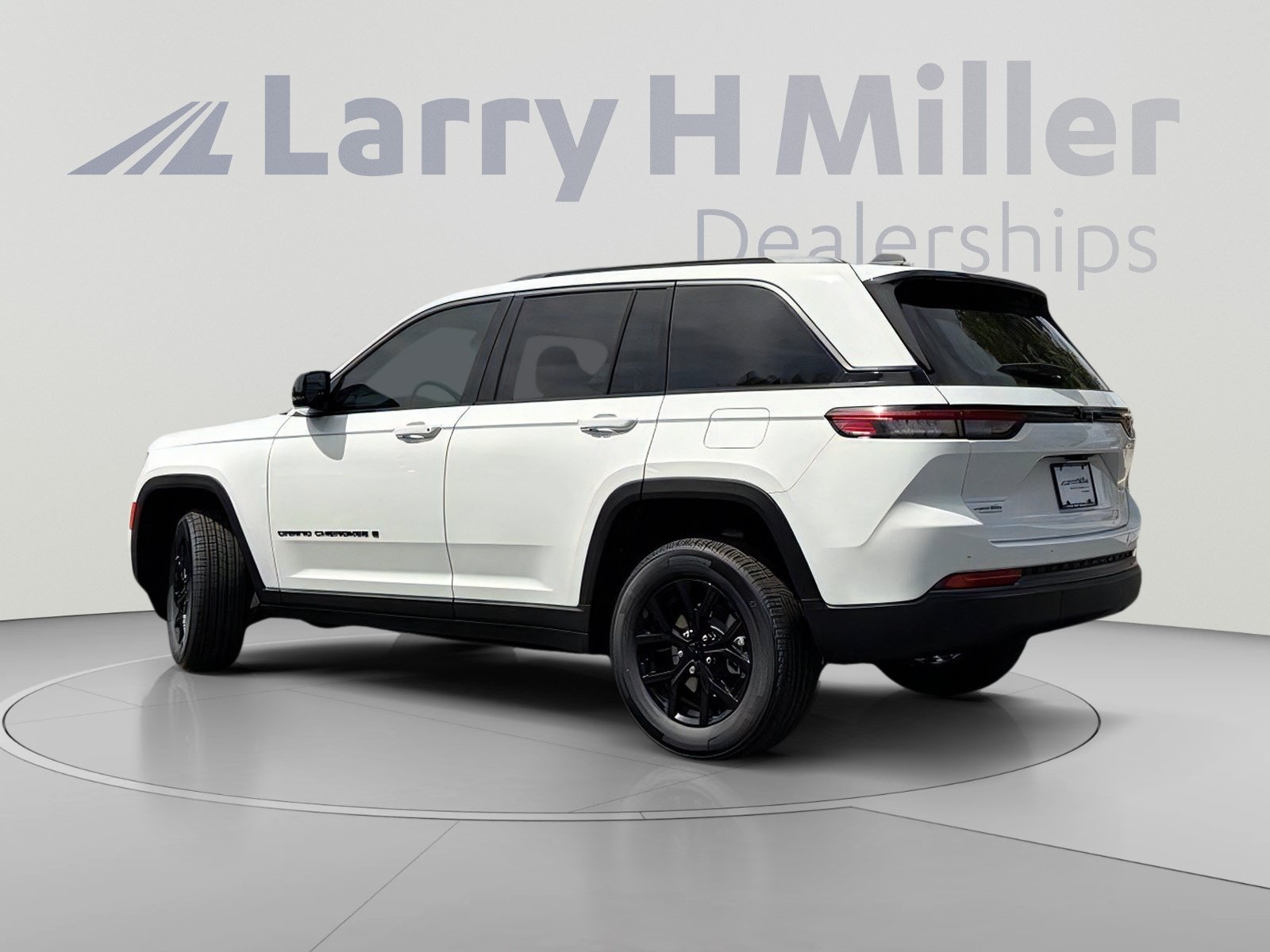 New 2026 Jeep Grand Cherokee Altitude RWD image 3