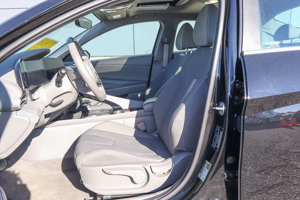 Used 2025 Hyundai Elantra SEL FWD image 7