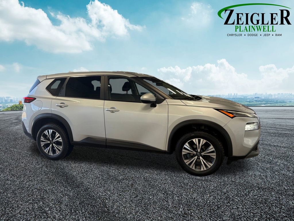 Used 2022 Nissan Rogue SV image 11