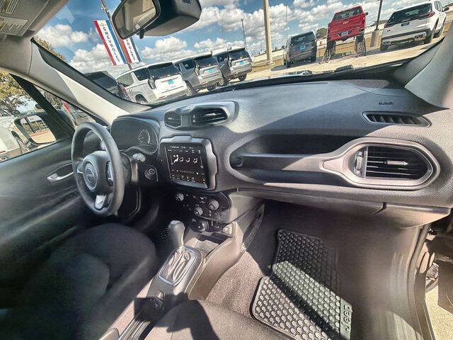 Used 2023 Jeep Renegade Latitude AWD/4WD image 27