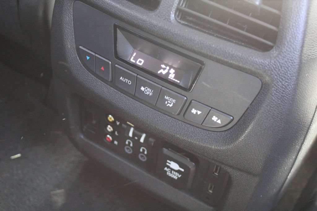Used 2017 Honda Pilot Touring image 38