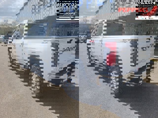 Used 2024 Chevrolet Silverado 2500 LTZ w/ LTZ Convenience Package image 3