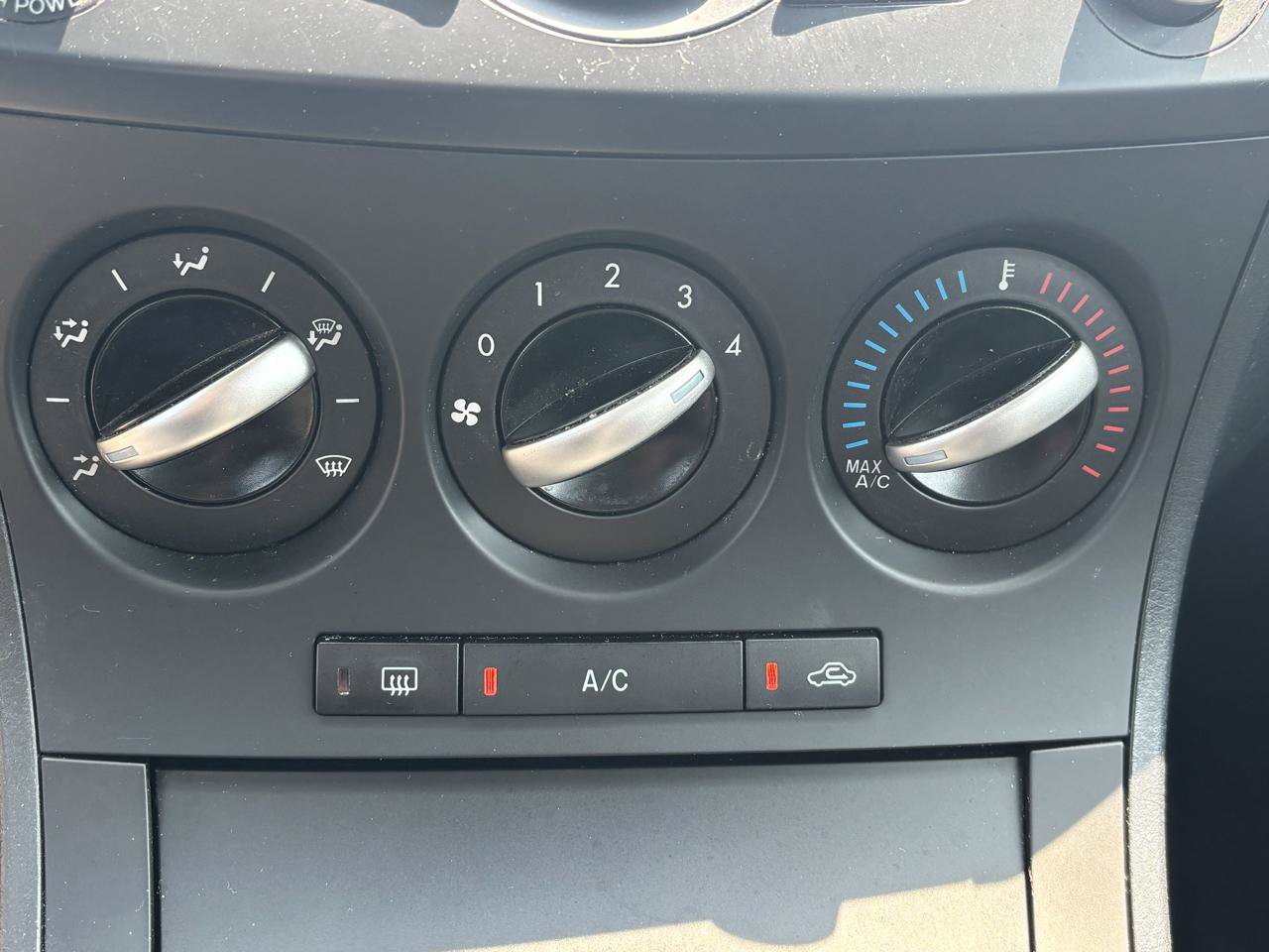 Used 2013 MAZDA MAZDA3 i SV FWD image 15