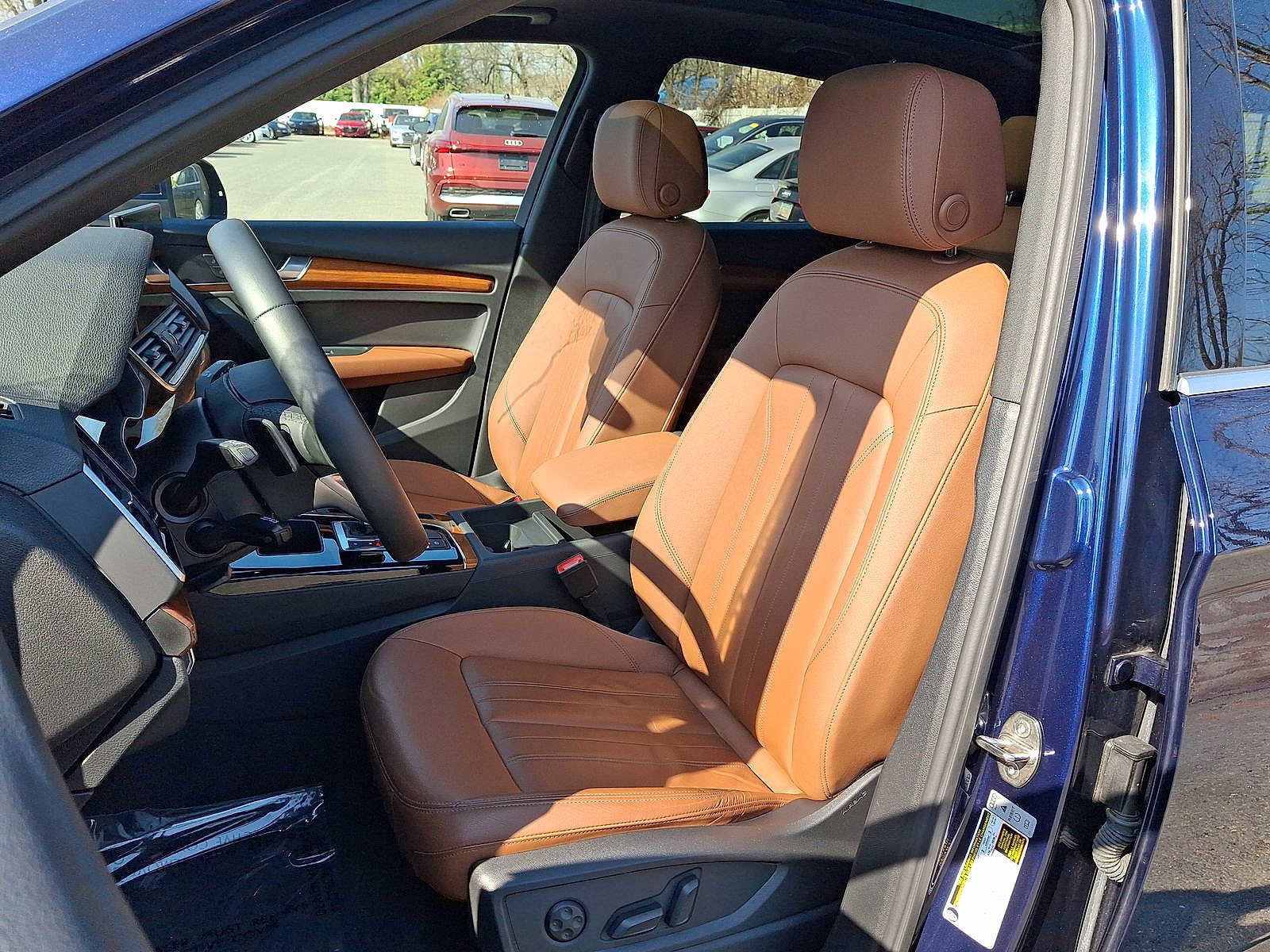 Used 2023 Audi Q5 2.0T Premium w/ Convenience Package image 11