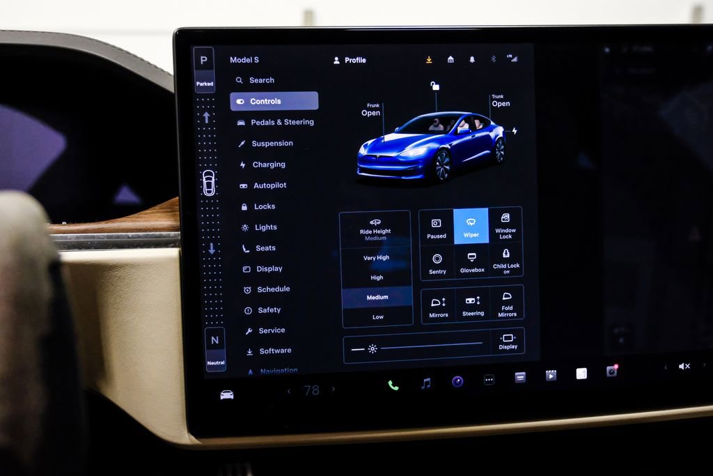 Used 2023 Tesla Model S Standard Range image 30