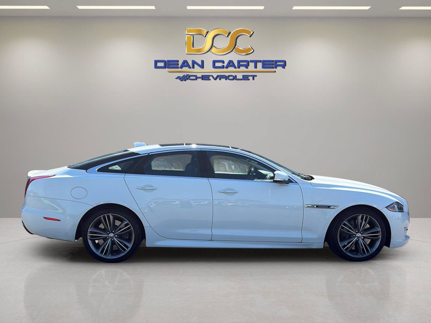 Used 2016 Jaguar XJ Supercharged RWD image 6