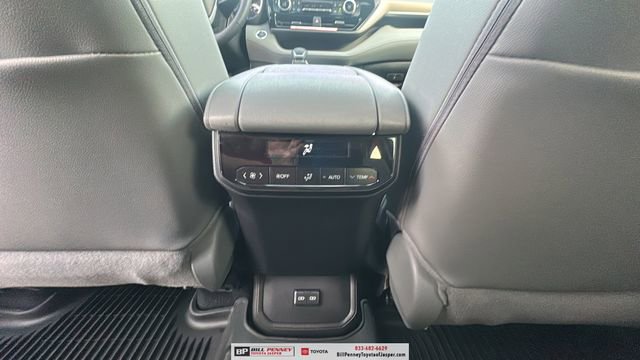 New 2026 Toyota Highlander XLE image 14