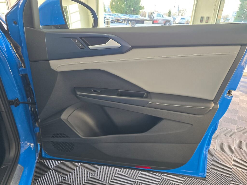 Used 2024 Volkswagen Taos SE image 43