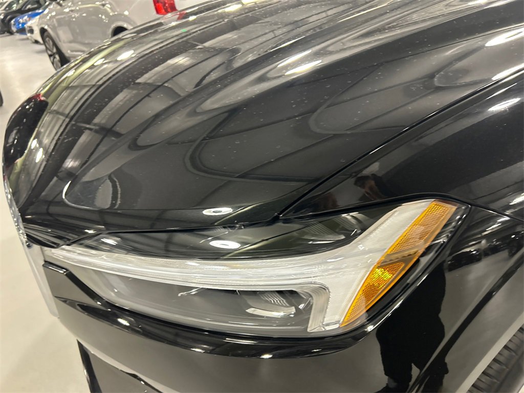 Certified 2021 Volvo XC60 T5 Momentum w/ Premium Package image 7